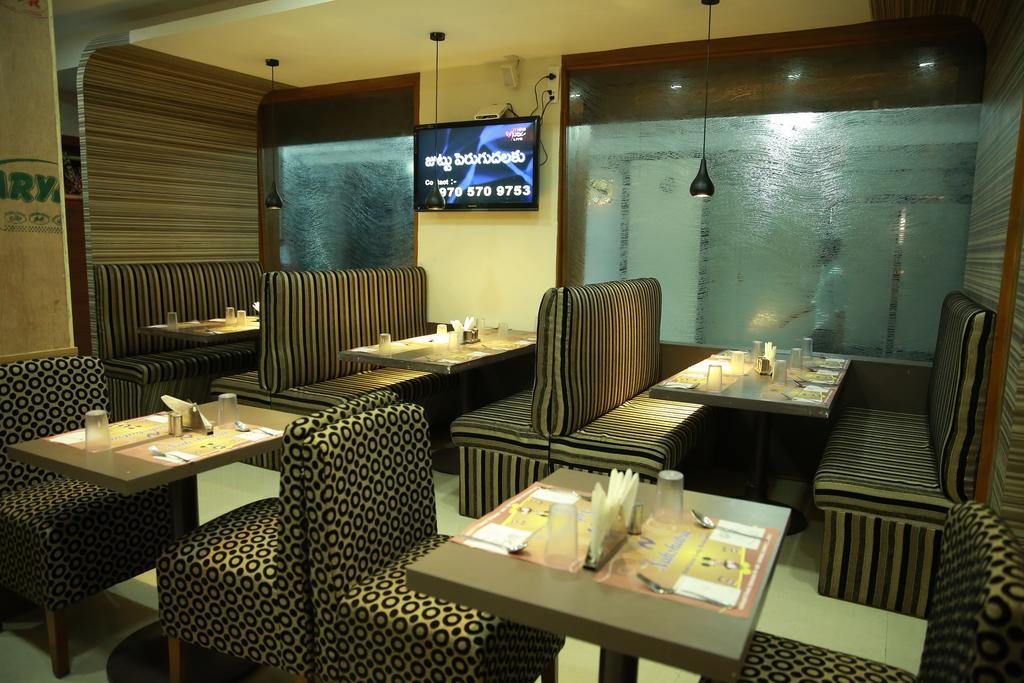 Oyo 13494 Hotel Nakshatra Inn Hyderabad Exterior photo