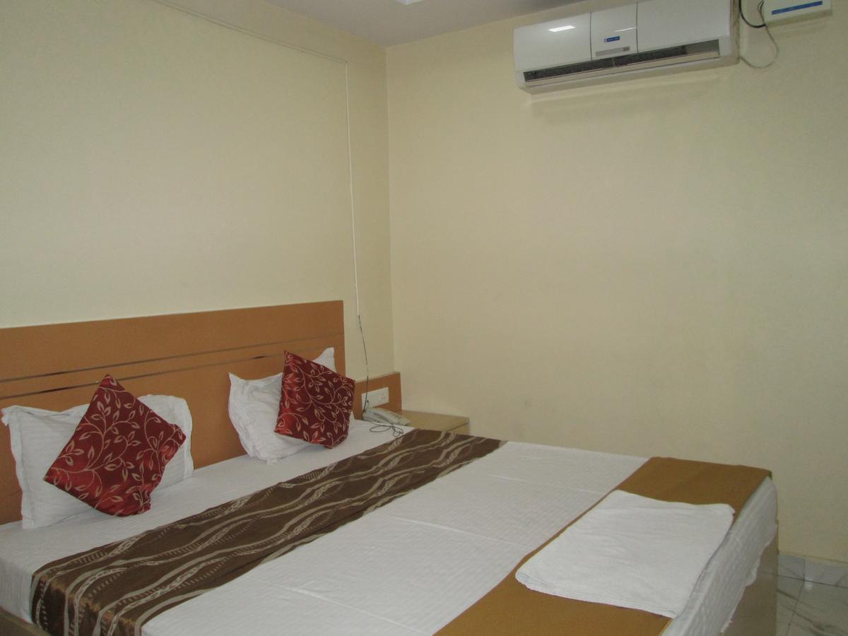 Oyo 13494 Hotel Nakshatra Inn Hyderabad Exterior photo