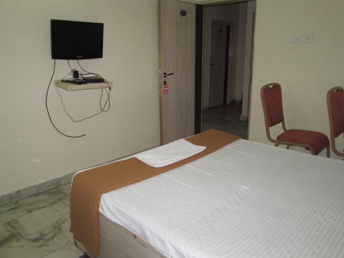 Oyo 13494 Hotel Nakshatra Inn Hyderabad Exterior photo