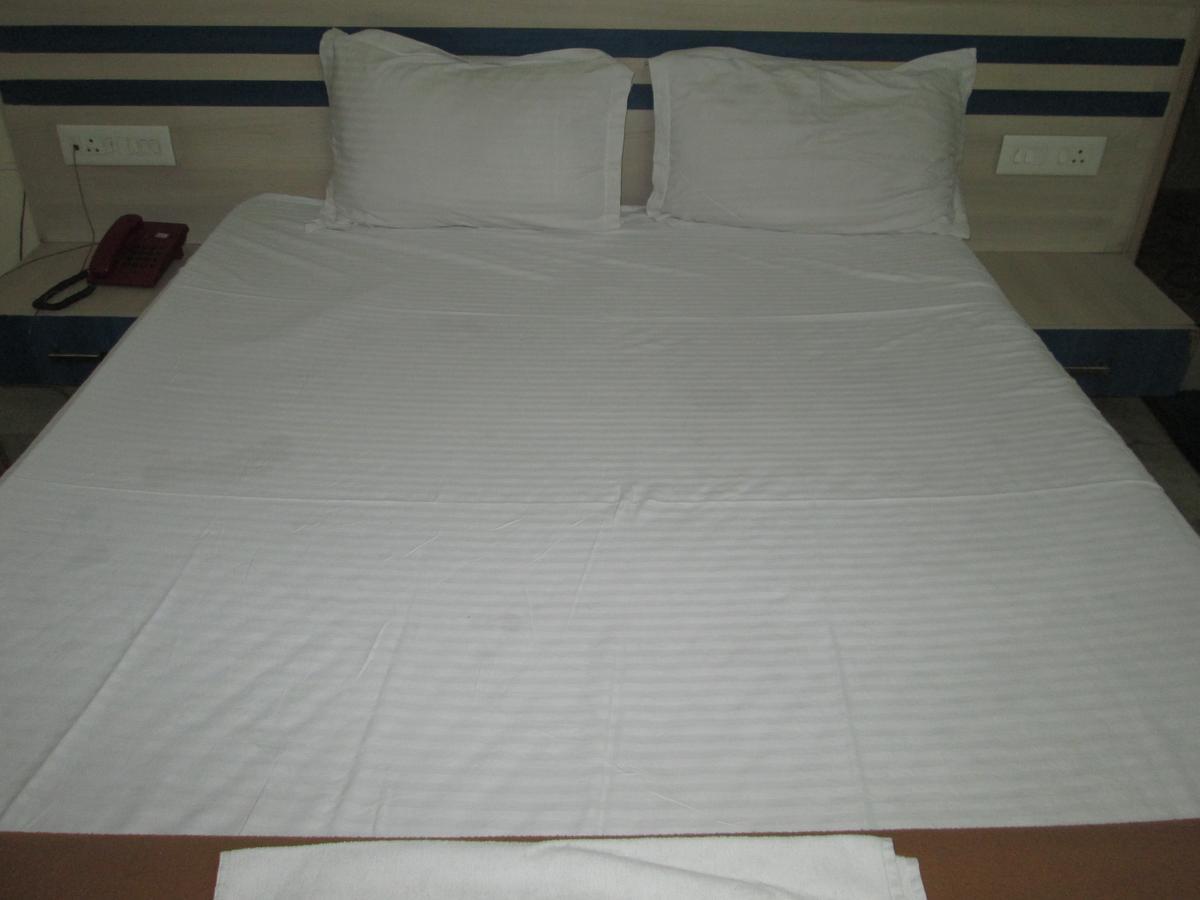 Oyo 13494 Hotel Nakshatra Inn Hyderabad Exterior photo