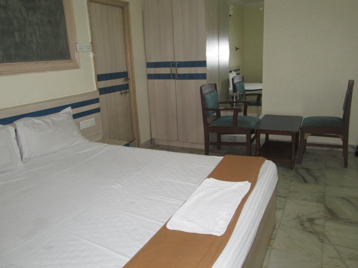 Oyo 13494 Hotel Nakshatra Inn Hyderabad Exterior photo