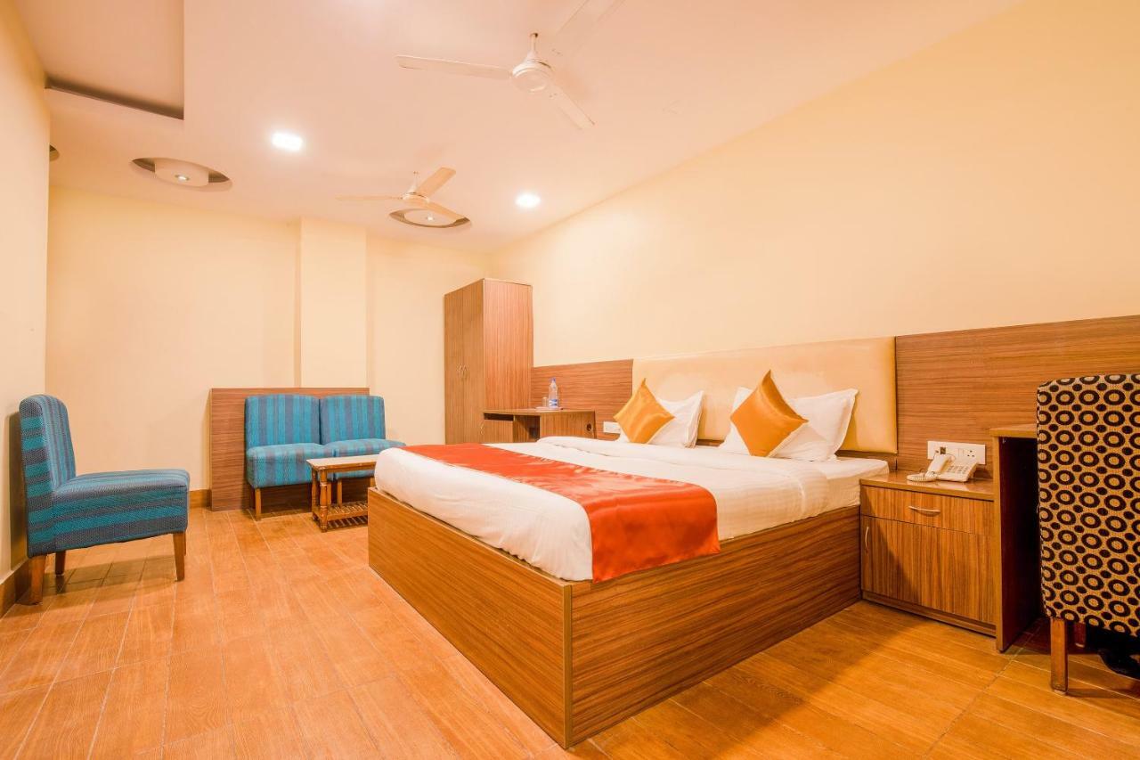Oyo 13494 Hotel Nakshatra Inn Hyderabad Exterior photo